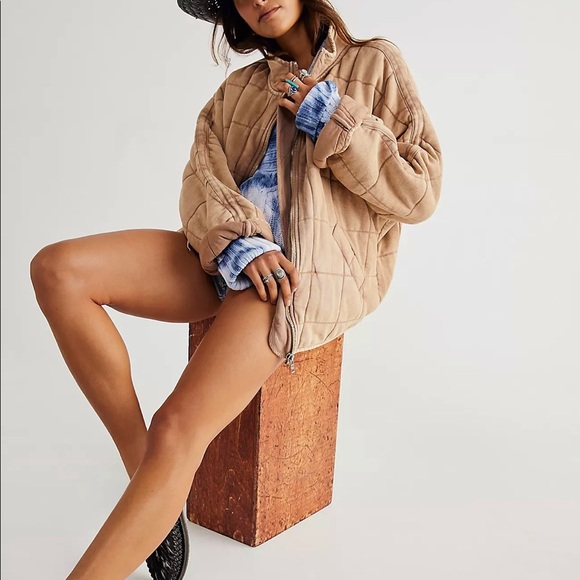 Free People Jackets & Blazers - Free People Dolman quilted knit jacket in champagne diamond!